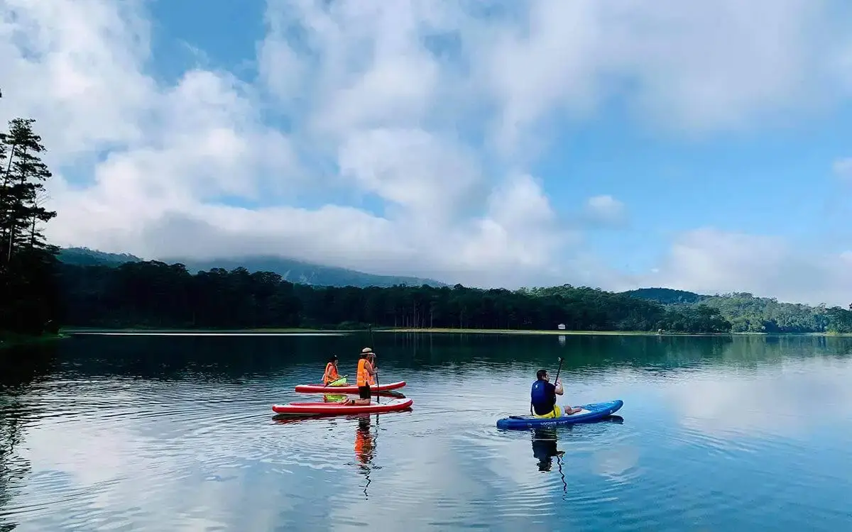 Chèo súp, thuyền Kayak dạo quanh hồ