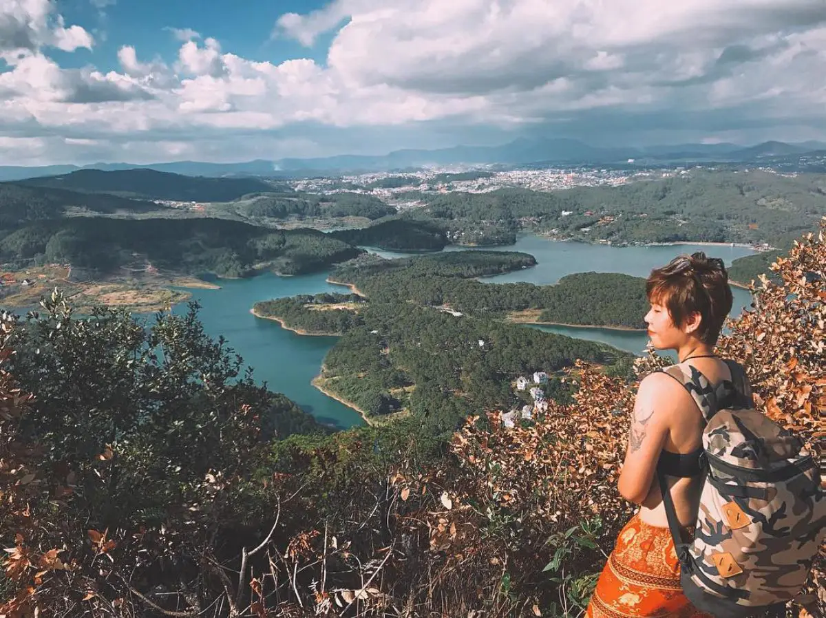Thử thách trekking đỉnh núi Pinhat