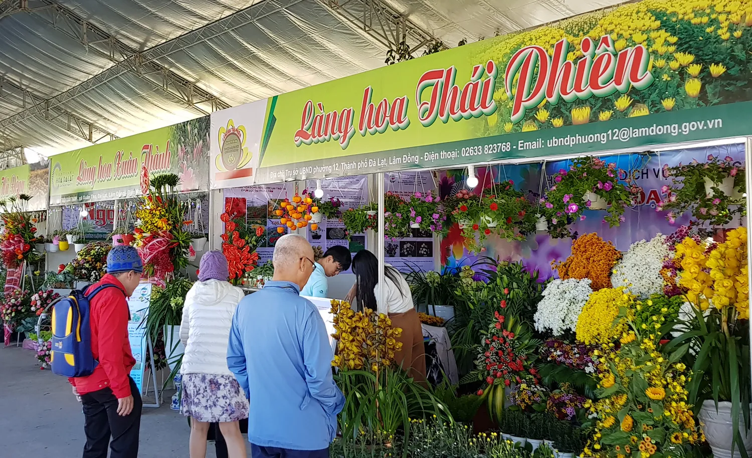 Chợ hoa và sản phẩm địa phương