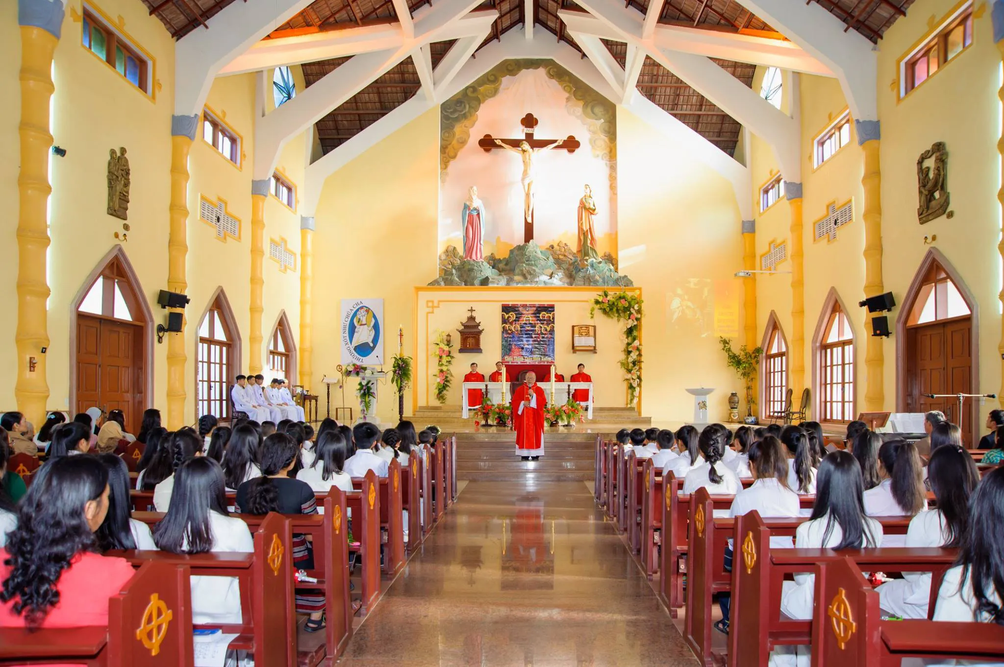 Không gian tôn thờ thanh tịnh