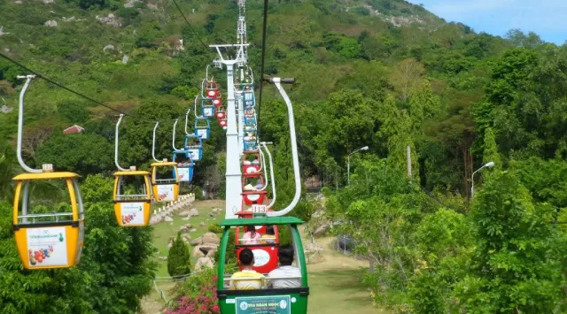 Di chuyển bằng cáp treo