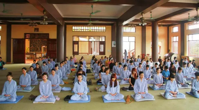 Tham gia các khóa tu bổ ích