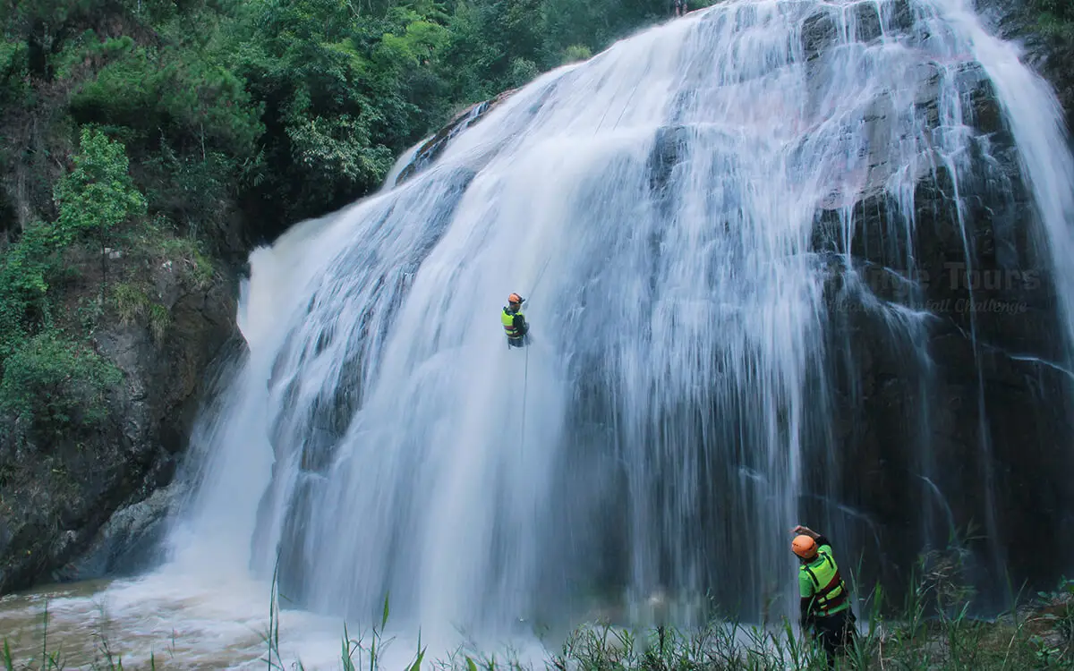 Chinh Phục Đu Dây Vượt Thác Canyoning Tại Datanla